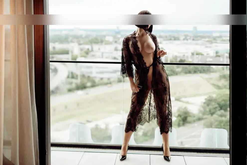  נערות ליווי חשפניות 